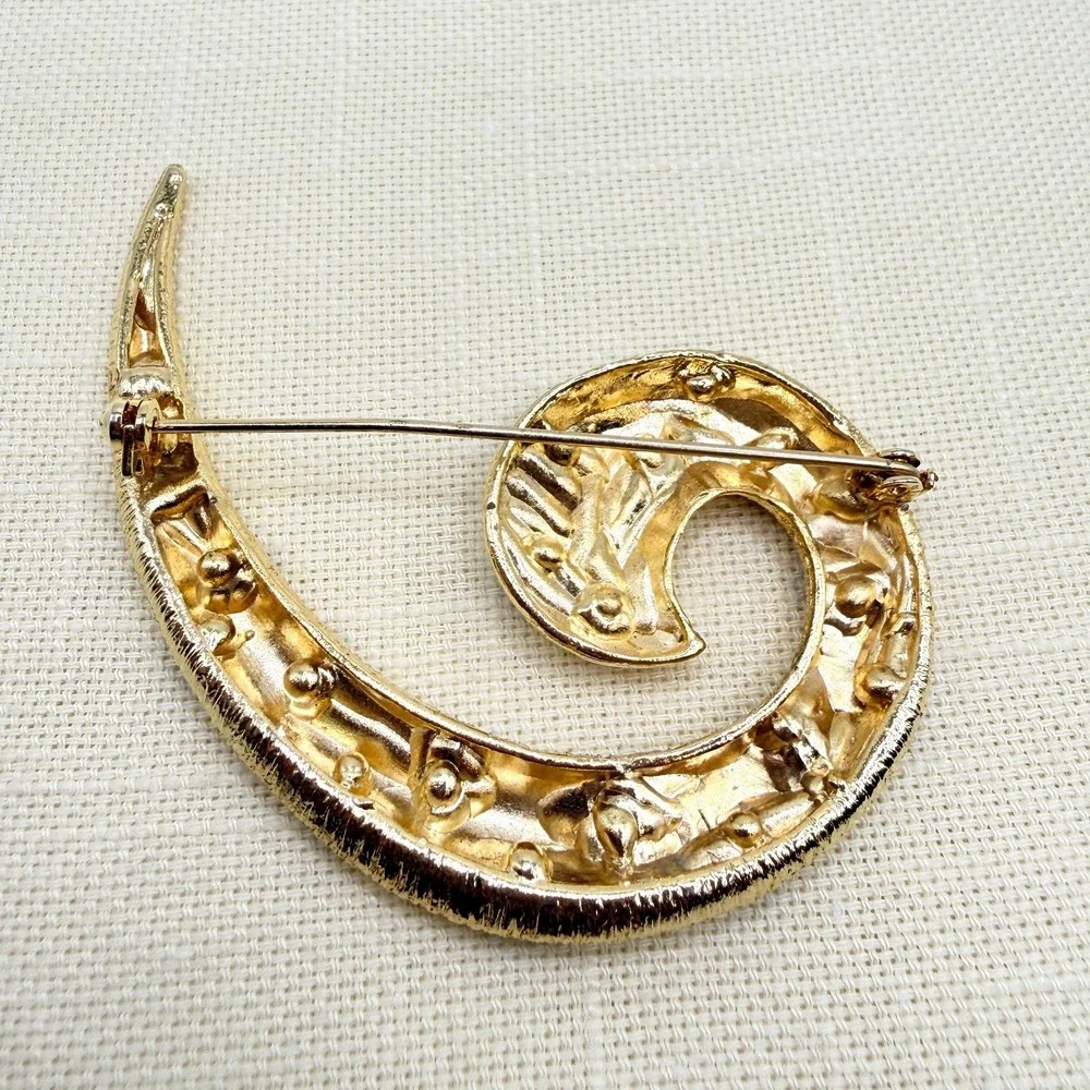 Vintage 80s Gold Tone Cheetah Animal Print Rhinestone Swirl Brooch Pin